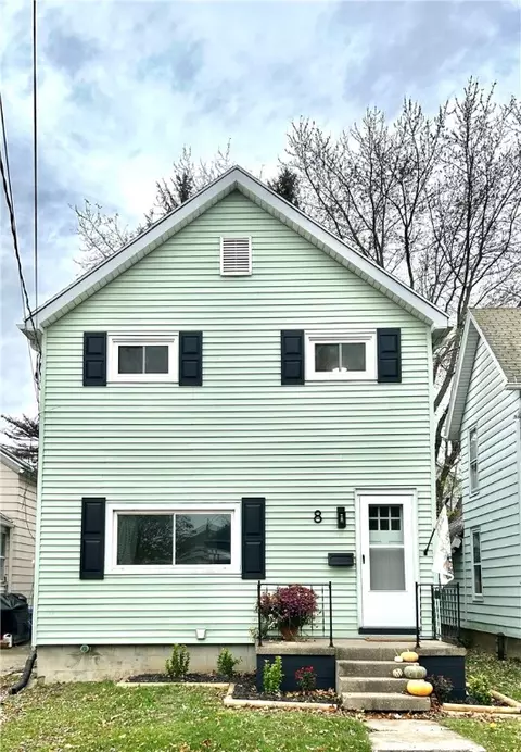 8 Hyde Park St, Batavia, NY 14020