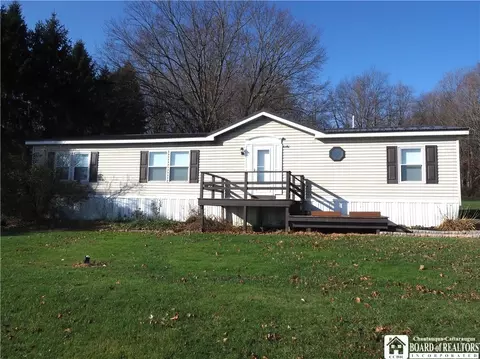 8745 Dye Rd, Villenova, NY 14138