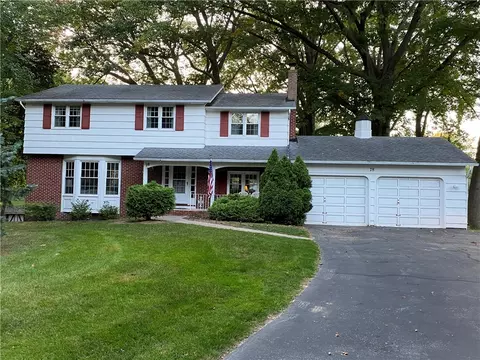 78 Kindlewood Ln, Irondequoit, NY 14617
