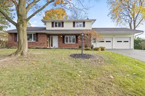 8 Peak Hill Dr, Rochester, NY 14625