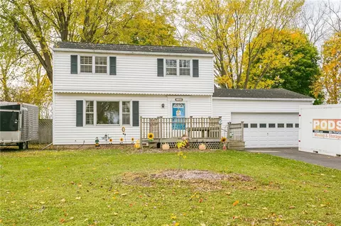 29 Overlook Dr, Parma, NY 14468
