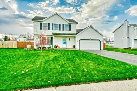 309 Chadlee Dr, Brockport, NY 14420