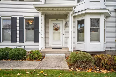 44 Hamlin Dr, Canandaigua, NY 14424