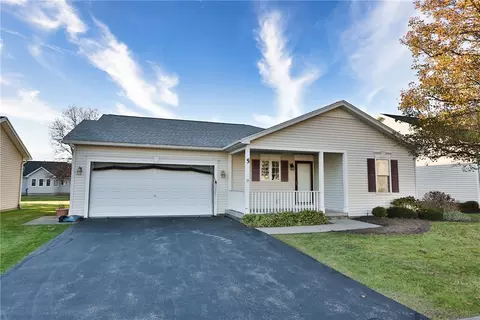 5 Stothard Dr, Parma, NY 14468
