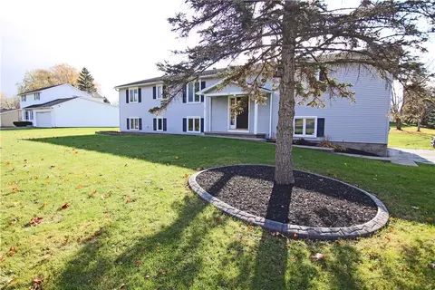 53 Dunbar Rd, Parma, NY 14468