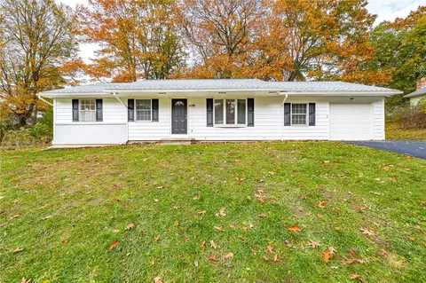 48 Brooktree Dr, Perinton, NY 14526