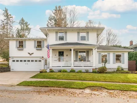 10 Orchard St, Perinton, NY 14450