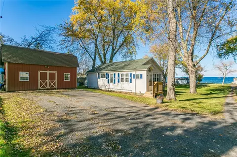 910 Vinecliff St, Carlton, NY 14571