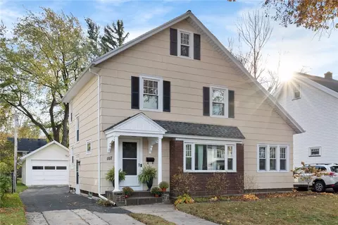 107 Wimbledon Rd, Irondequoit, NY 14617