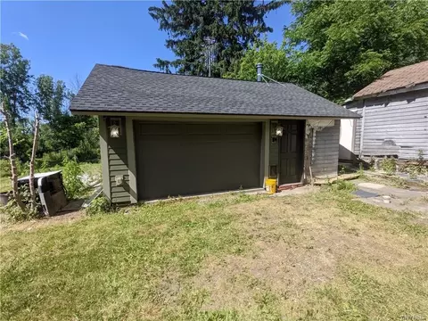 9951 Mountain Rd, Royalton, NY 14105