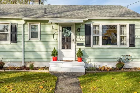 152 Ashwood Dr, Rochester, NY 14609