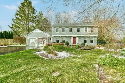 1194 Gatestone Cir, Webster, NY 14580