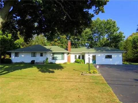 6846 County Line Rd, Ontario, NY 14519