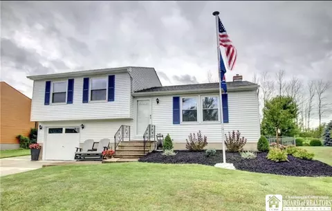49 Crownview Ter, Hamburg, NY 14075