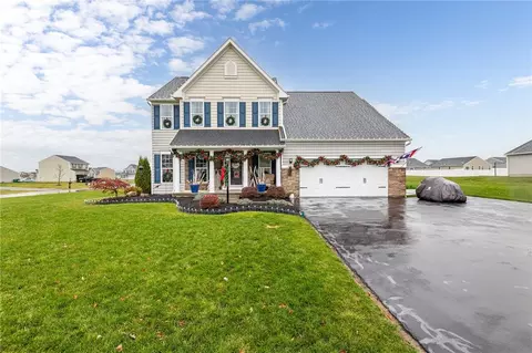 6182 Omega Dr, Farmington, NY 14425