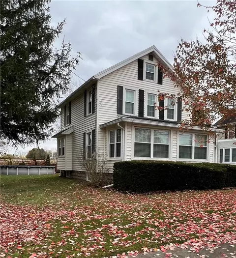 60 N Pearl St, Oakfield, NY 14125