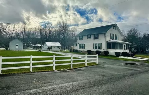 60 Green St, Mentz, NY 13140