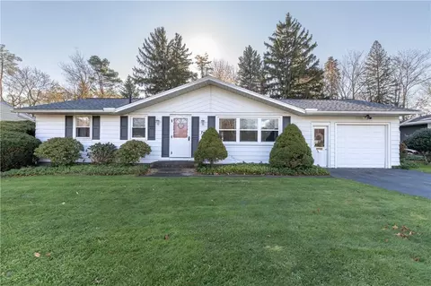 75 Fawn Hill Rd, Greece, NY 14612