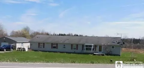 8348 Fredonia Stockton Rd, Pomfret, NY 14063