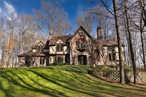 70 Van Voorhis Rd, Pittsford, NY 14534