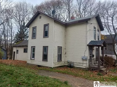 10 Price St, Jamestown, NY 14701