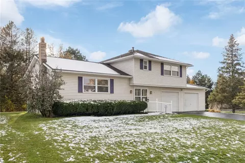7 Readonna Ln, Penfield, NY 14526