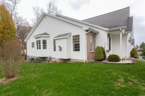 541 Collins St, Avon, NY 14414