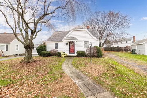 42 Idyllwood Ln, Irondequoit, NY 14617