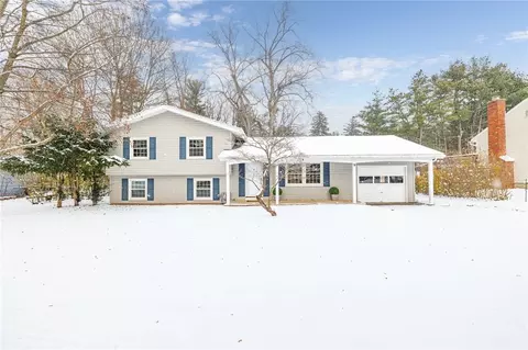 9 Bright Oaks Cir, Chili, NY 14624