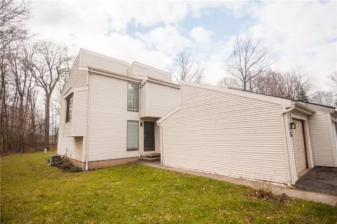 5 Brimsdown Cir, Perinton, NY 14450