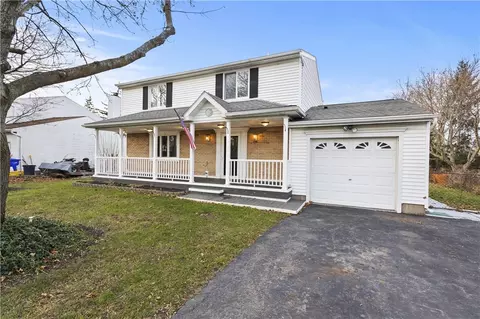 36 Close Hollow Dr, Hamlin, NY 14464