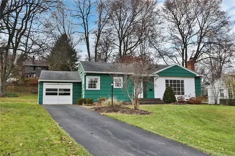 5 E Jefferson Cir, Pittsford, NY 14534