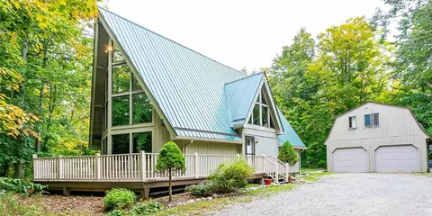 1034 Underhill Rd, Aurora, NY 14052