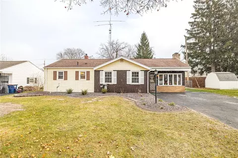 22 Barcrest Dr, Greece, NY 14616