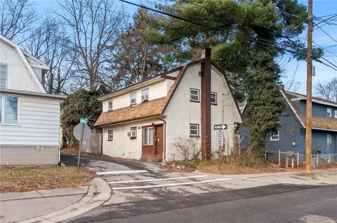 8 Pomander Walk, East Rochester, NY 14445