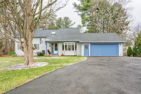 539 Holt Rd, Webster, NY 14580