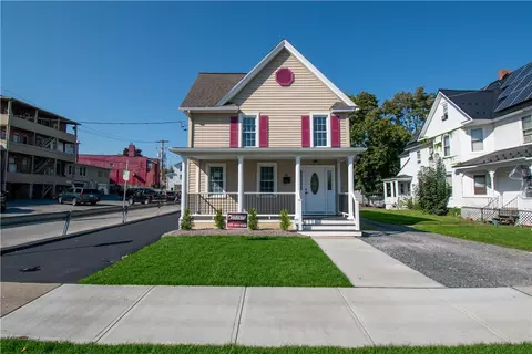 84 Elm St, Geneva, NY 14456