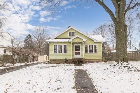 43 Windsor Rd, Greece, NY 14612