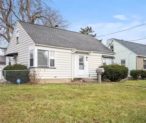 110 Ashwood Dr, Rochester, NY 14609