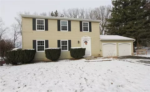 155 Peakview Dr, Henrietta, NY 14467