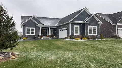 52 Colten Ct, Webster, NY 14580