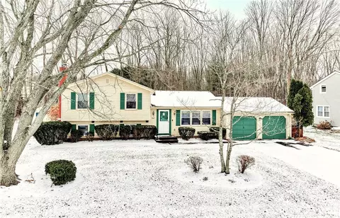 947 Copperkettle Rd, Webster, NY 14580