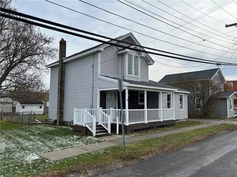 97 Washington St, Waterloo, NY 13165