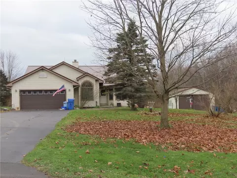 6786 Henkle Rd, Arcadia, NY 14489