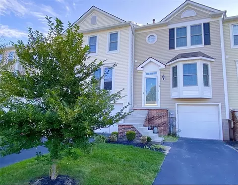 112 Courtshire Ln, Penfield, NY 14526