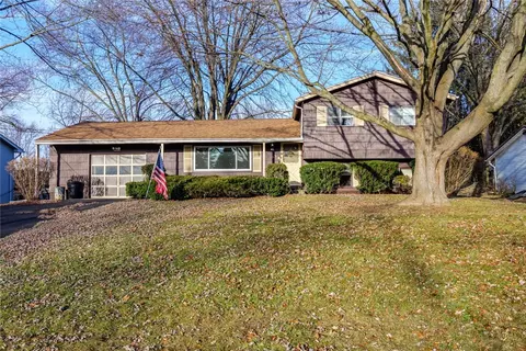 13 Green Isle Rd, Henrietta, NY 14467