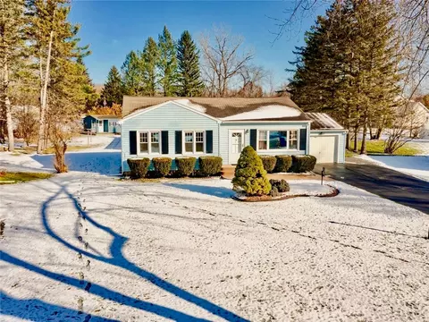 18 Starlite Dr, Chili, NY 14624