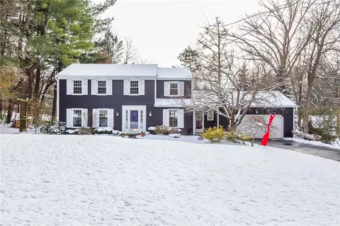 16 Old Lyme Rd, Pittsford, NY 14534