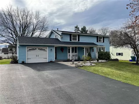 17 Thorncliff Rd, Ogden, NY 14559