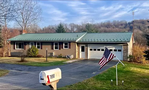7890 Armstrong Rd, Throop, NY 13140